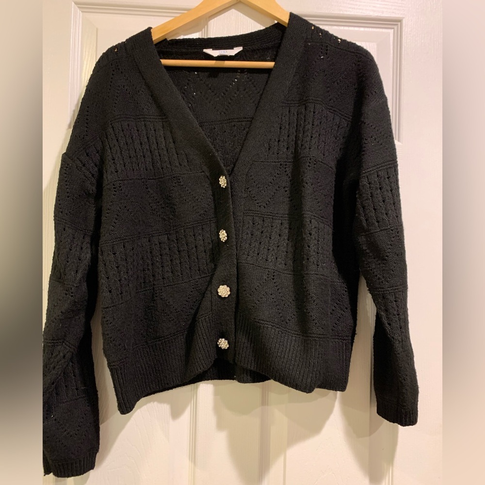 Time and Tru Black V‑Neck Button Cardigan